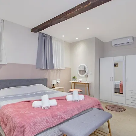 The Place Old Town Appartamento